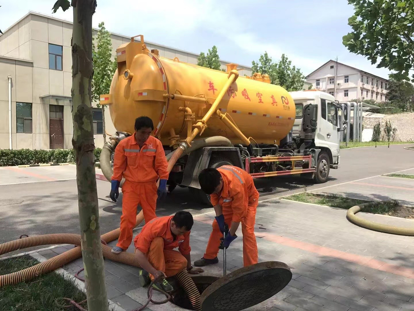 果洛化粪池清理与5-8吨吸粪车施工效率分析